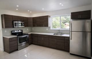 552 Ne 61st St #4 - Photo 1 of 1
