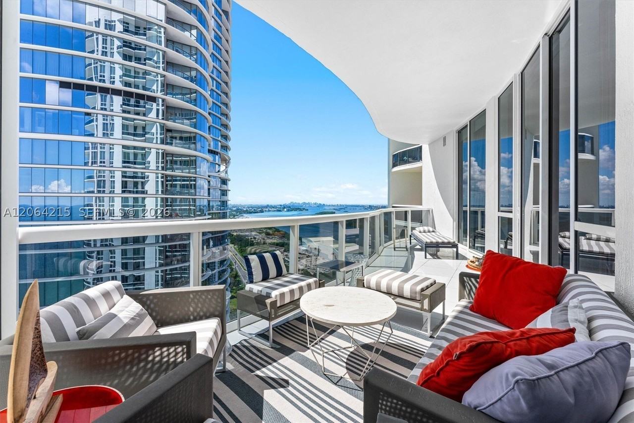 15811 Collins Ave #3107