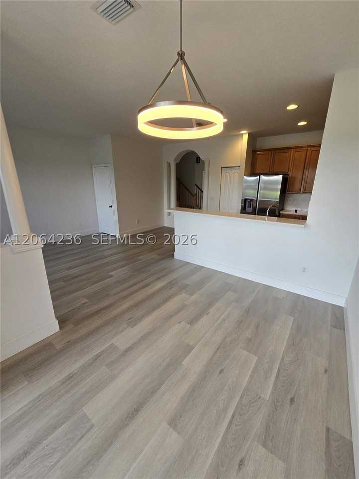 331 River Bluff Ln - Photo 3 of 14