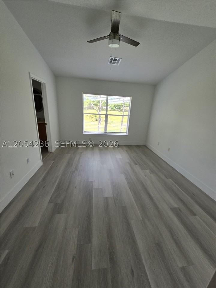 331 River Bluff Ln - Photo 6 of 14