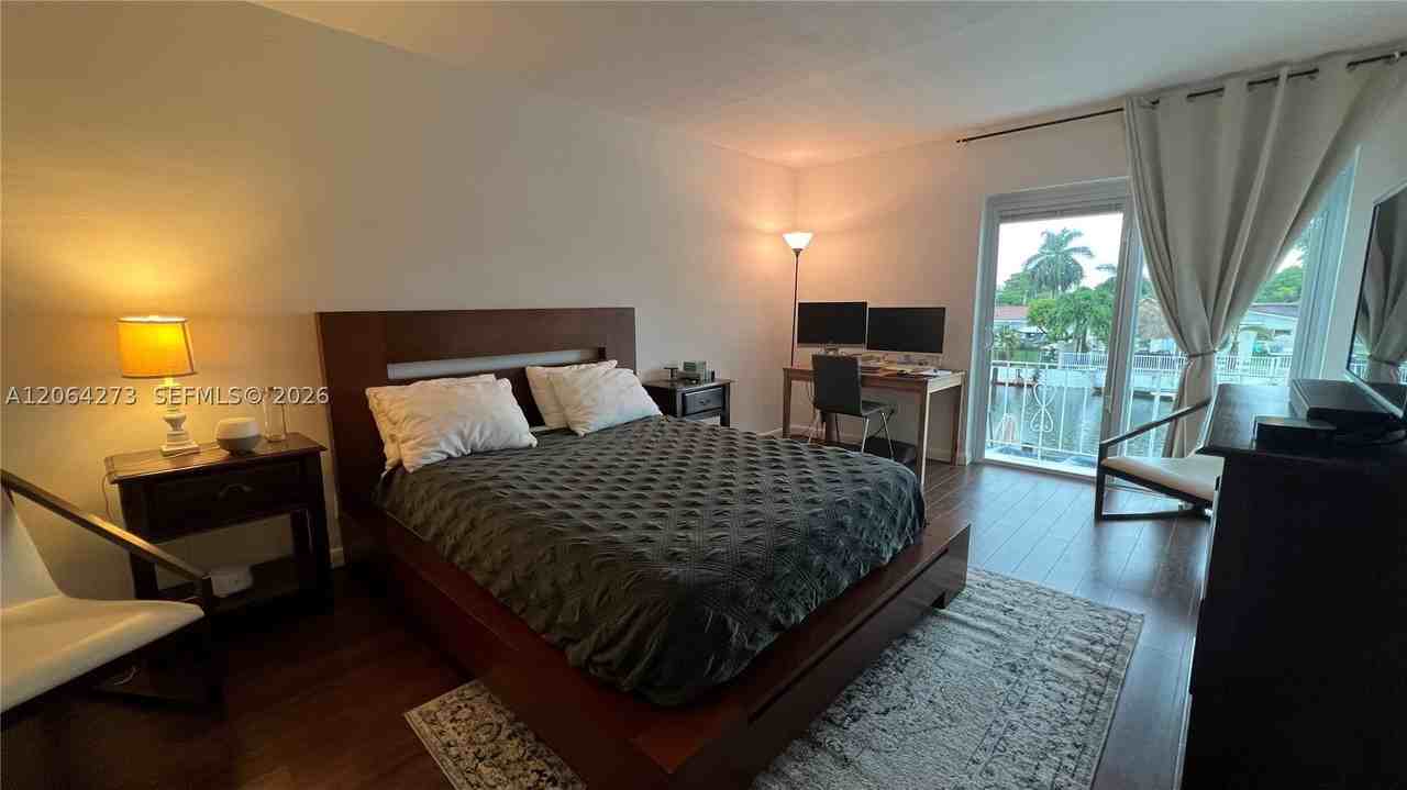 2061 Ne 123rd St #2061 - Photo 2 of 11
