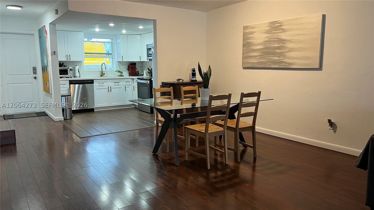 2061 Ne 123rd St #2061 - Photo 4 of 11
