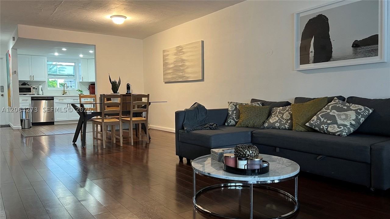 2061 Ne 123rd St #2061 - Photo 5 of 11