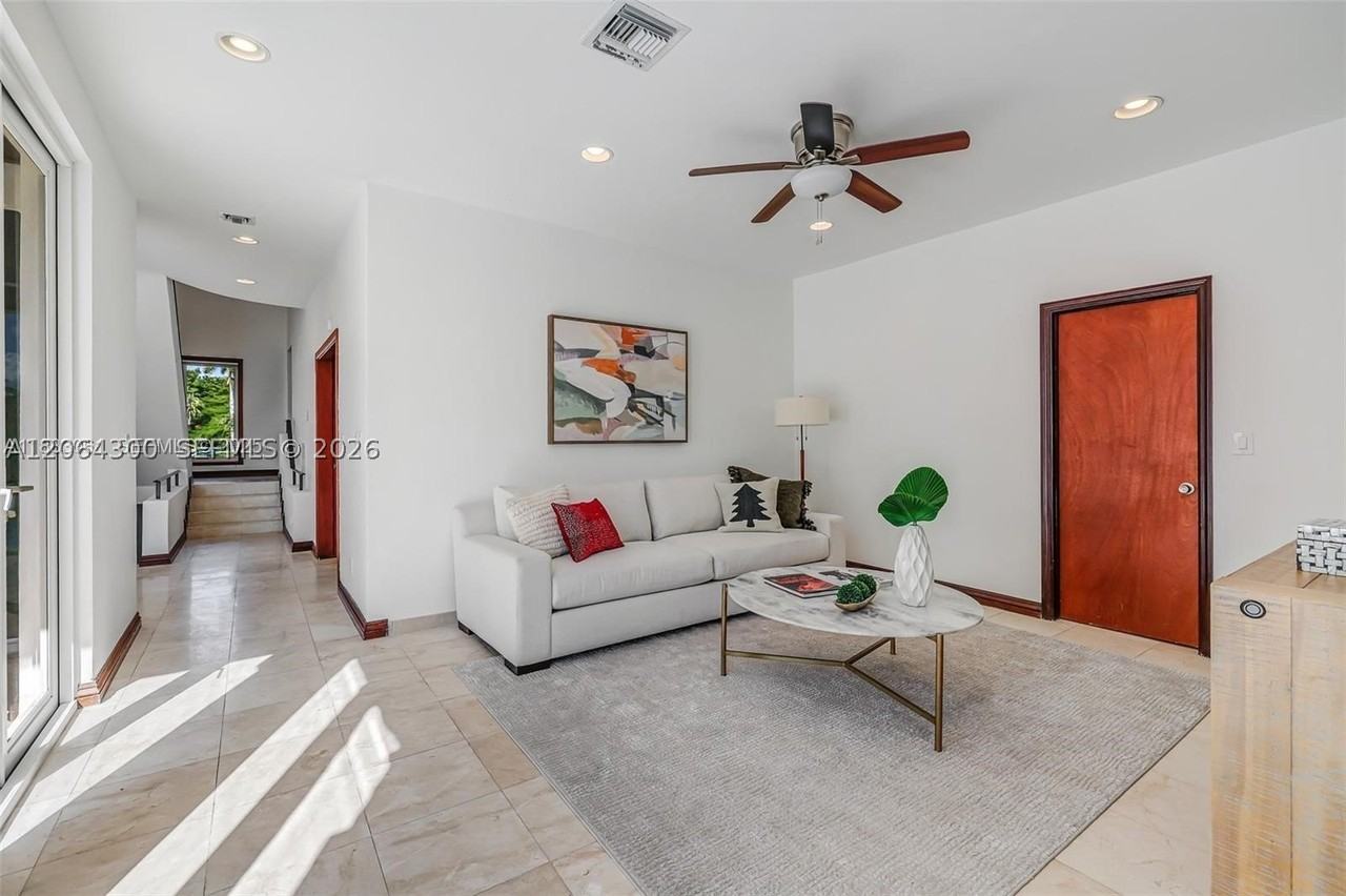 184 Paloma Dr - Photo 3 of 27