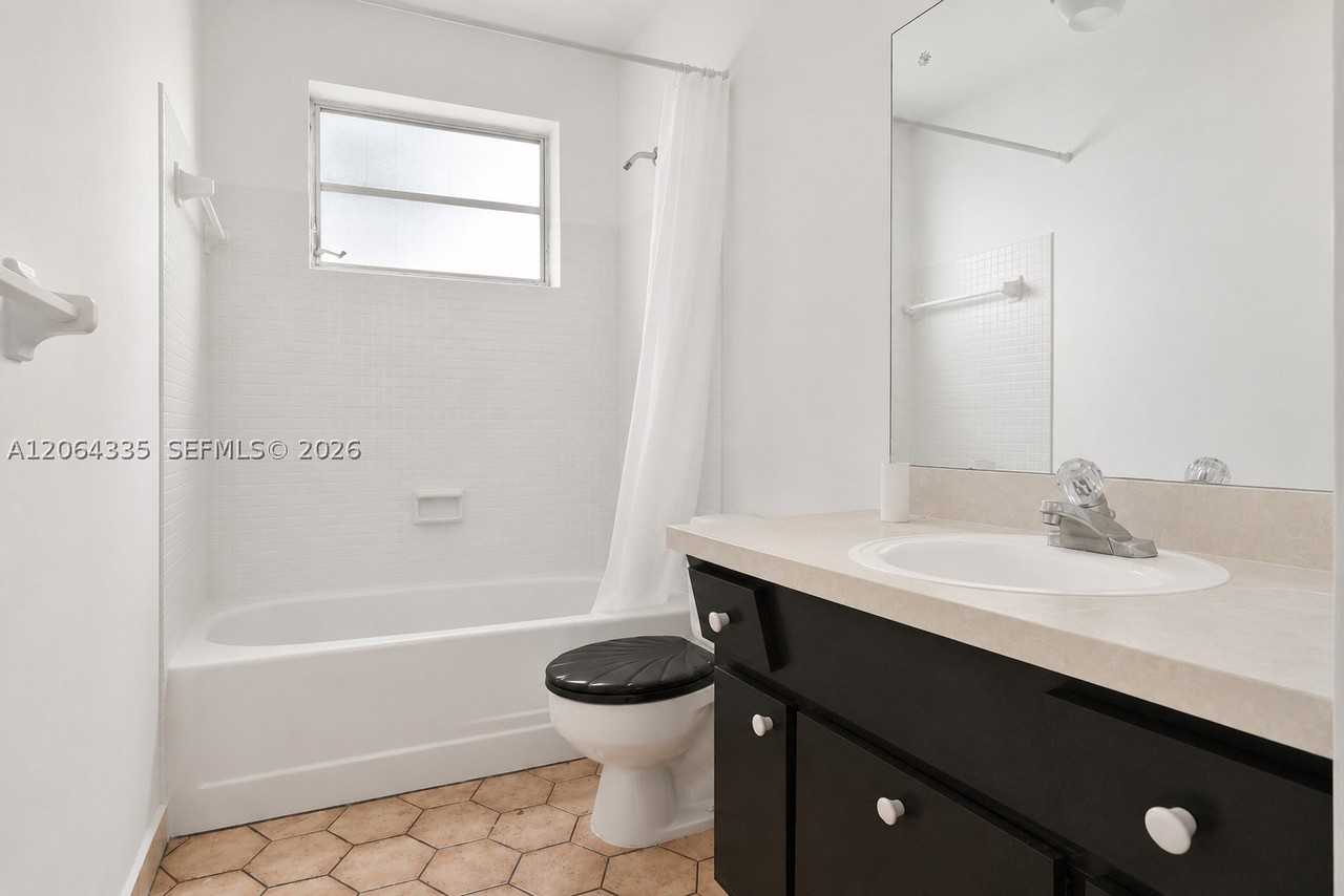 17355 Ne 7th Ave - Photo 5 of 16