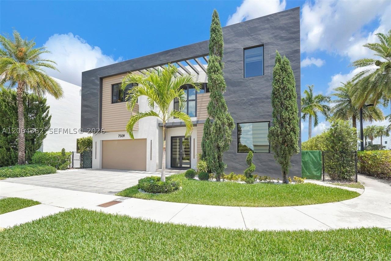 7509 Nw 99th Ave - Photo 4 of 50