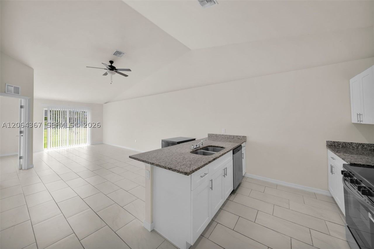 4106 Sw 7th Pl #4106 - Photo 7 of 20