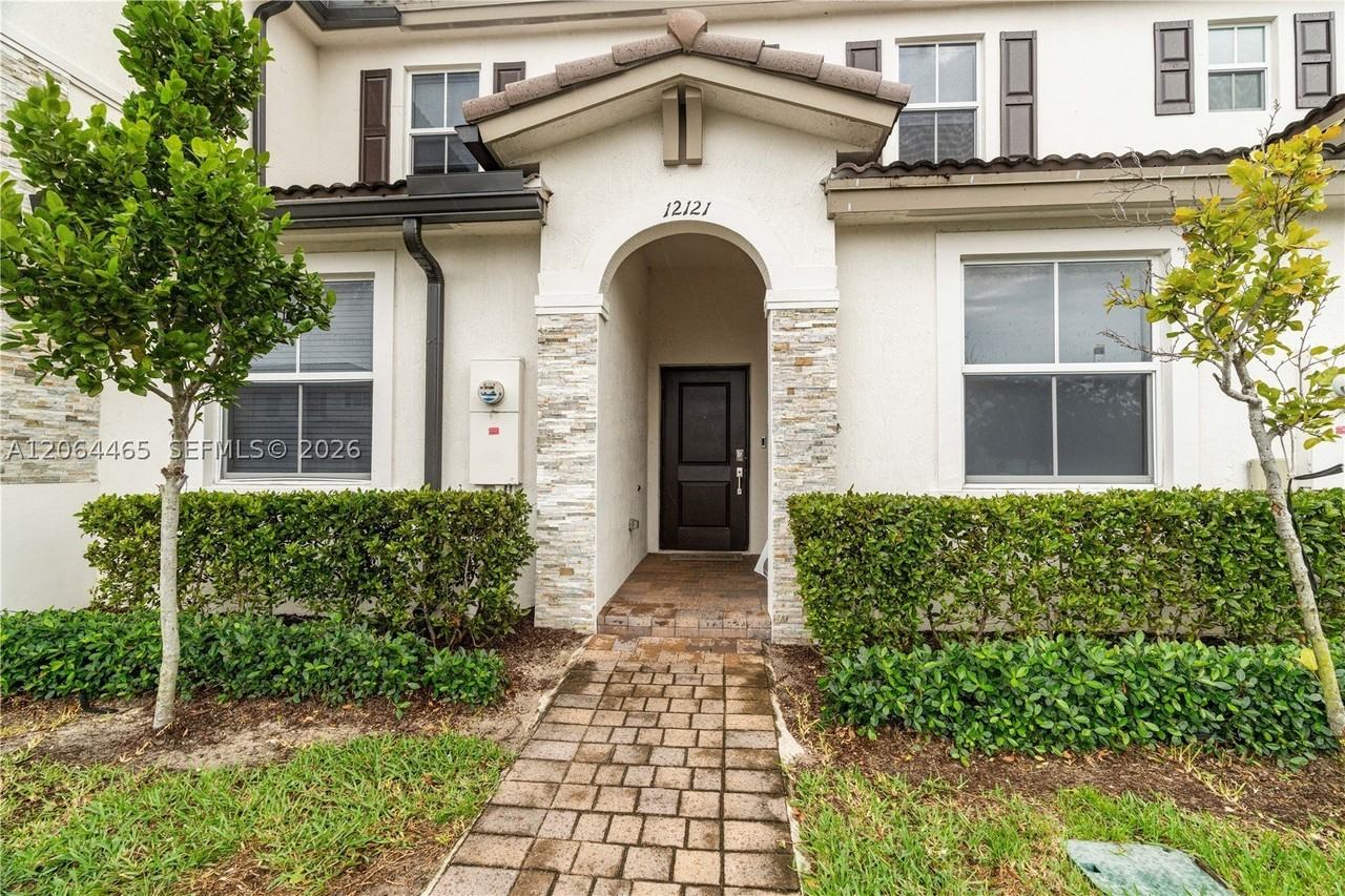 12121 Nw 23rd Ct - Photo 3 of 41