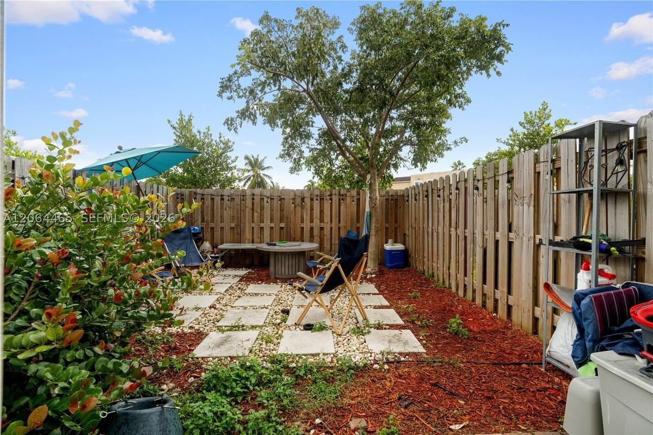 12121 Nw 23rd Ct - Photo 6 of 41