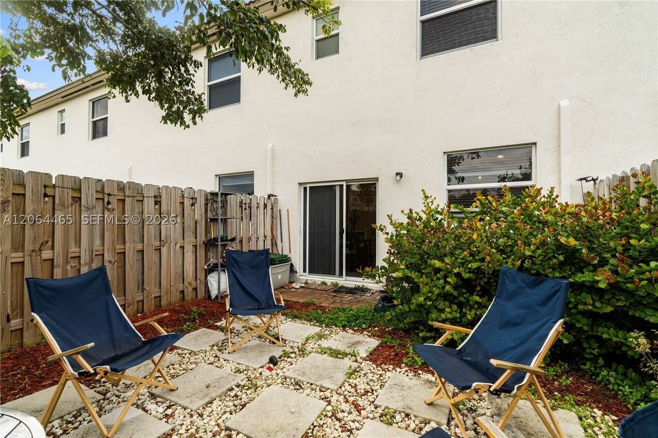 12121 Nw 23rd Ct - Photo 7 of 41