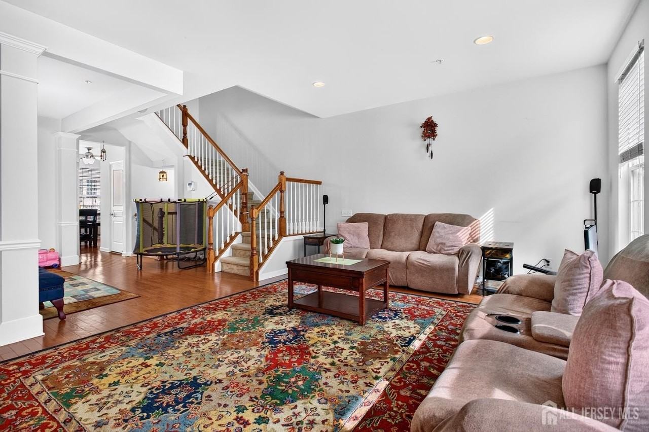 2103 Ethan Ln - Photo 3 of 15
