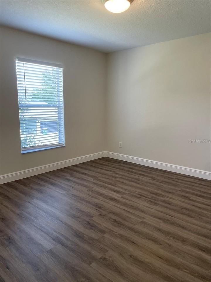 17542 Doris St - Photo 4 of 20