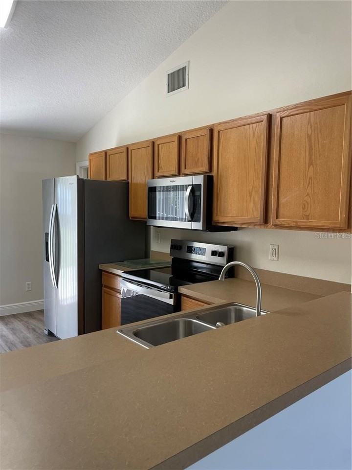 17542 Doris St - Photo 5 of 20