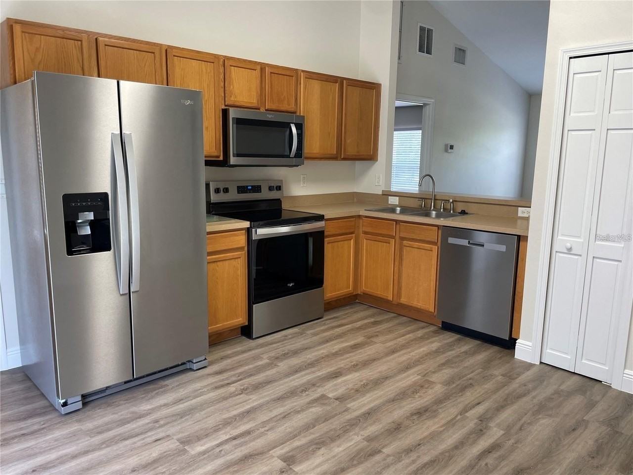 17542 Doris St - Photo 6 of 20