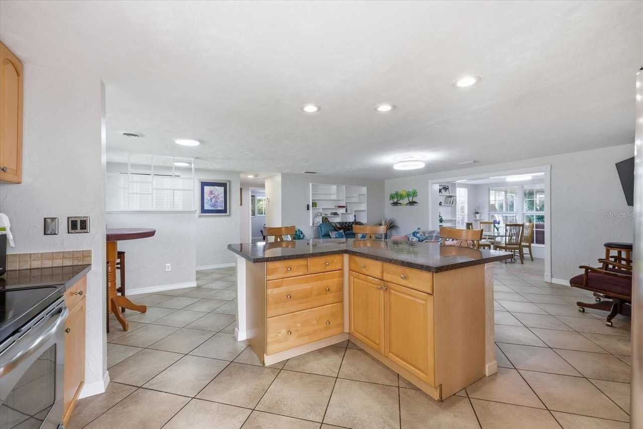 134 Paddington Rd - Photo 7 of 38