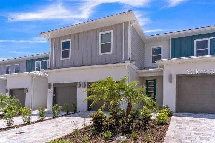7842 Spectrum Dr - Photo 3 of 31