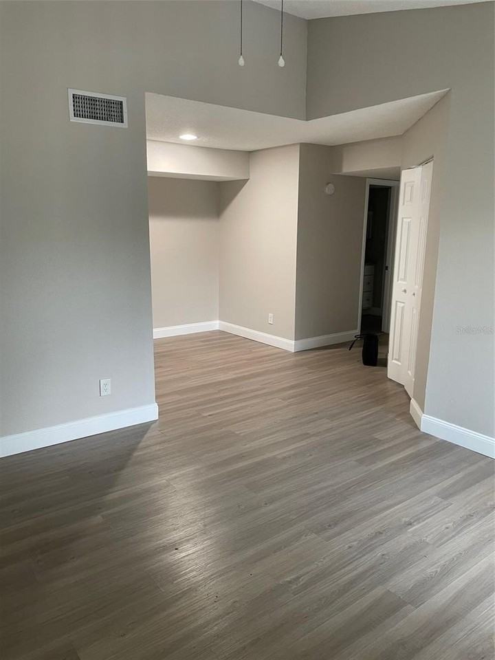 3764 Idlebrook Cir #204 - Photo 7 of 32