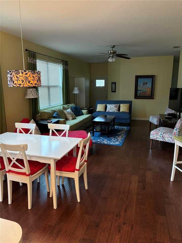 221 Almeria Way - Photo 4 of 4