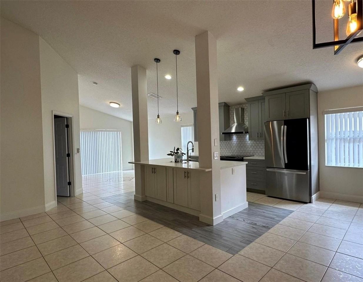 10707 Flycast Cir - Photo 4 of 41