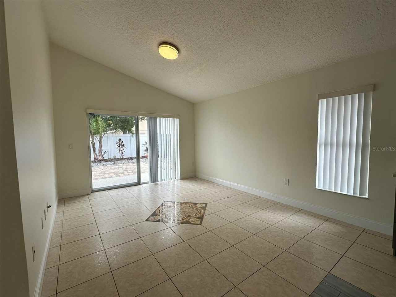 10707 Flycast Cir - Photo 7 of 41