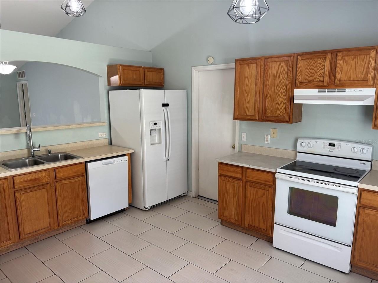 120 Spoonbill Ct - Photo 4 of 18