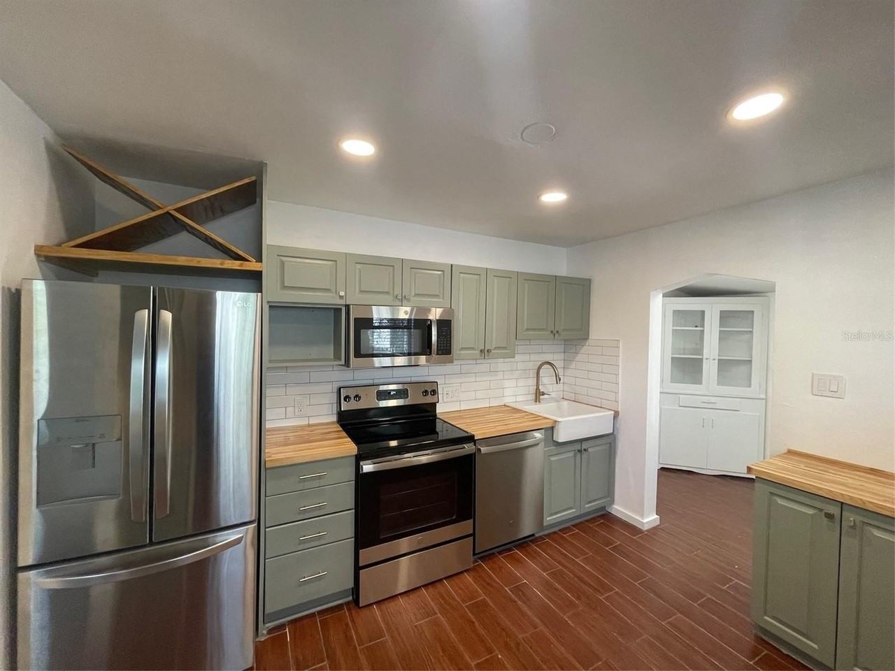 4221 Burlington Ave N - Photo 4 of 28