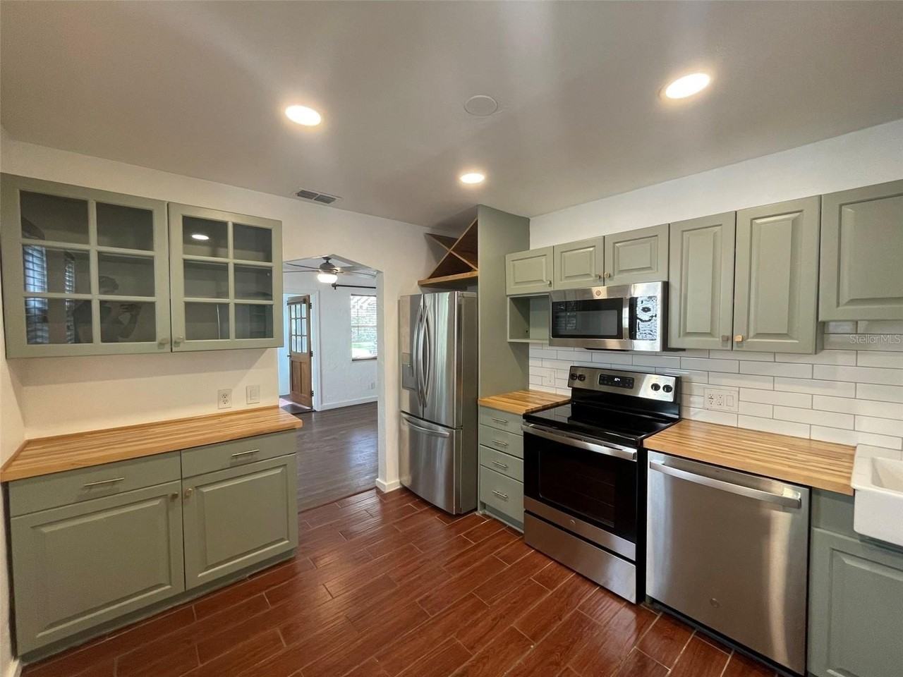 4221 Burlington Ave N - Photo 5 of 28