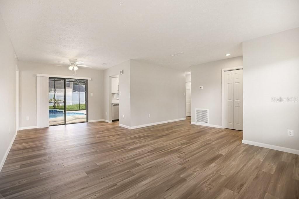 423 Van Reed Manor Dr - Photo 2 of 30