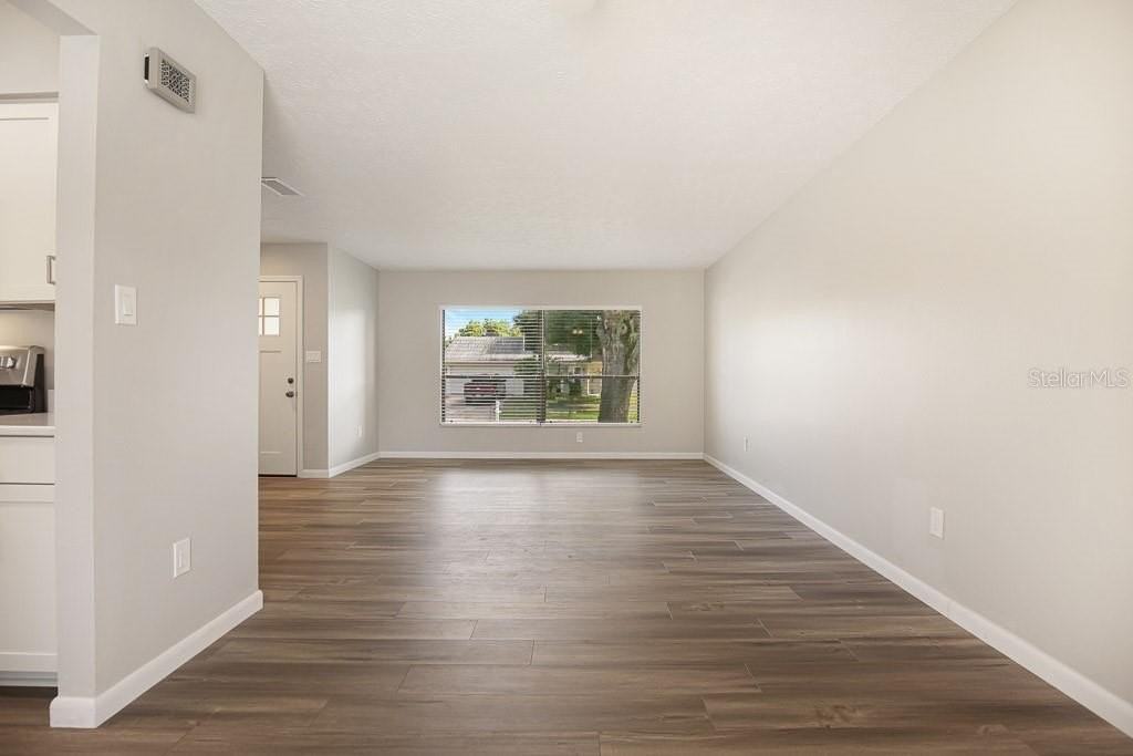 423 Van Reed Manor Dr - Photo 3 of 30