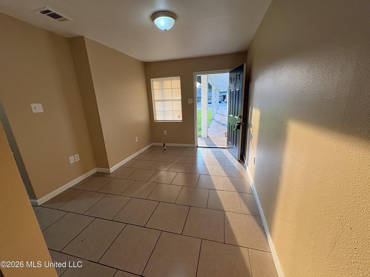 6525 Jasmine St Apt 4 - Photo 3 of 15