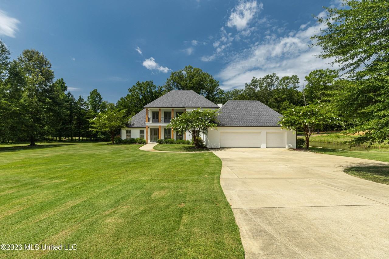 412 Dover Ln - Photo 2 of 50