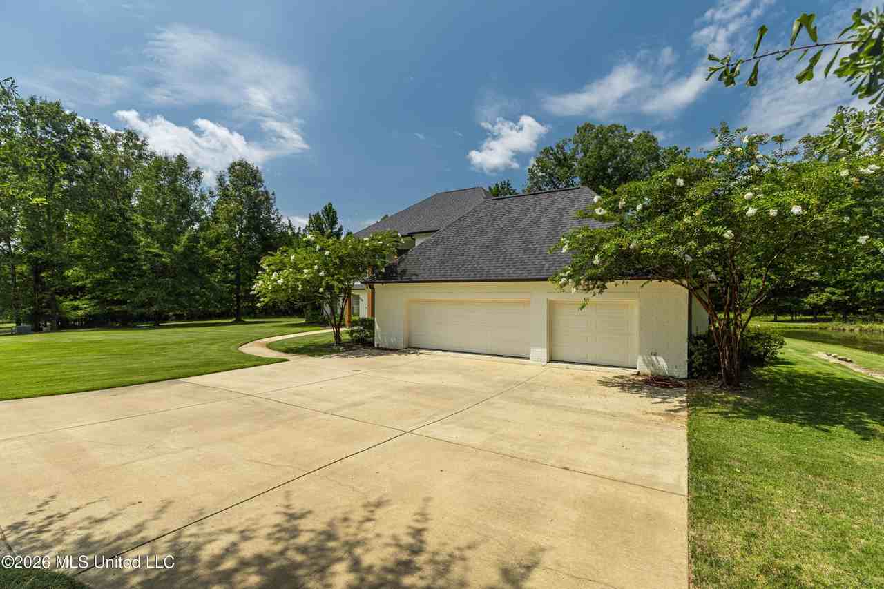 412 Dover Ln - Photo 4 of 50