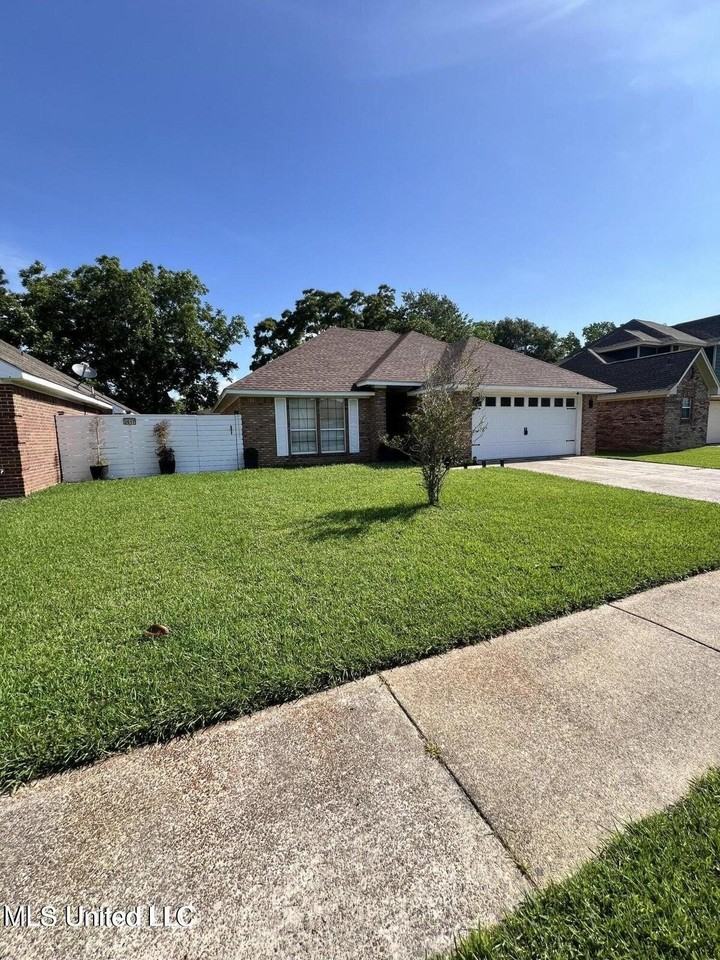 2617 Palmer Dr - Photo 2 of 16