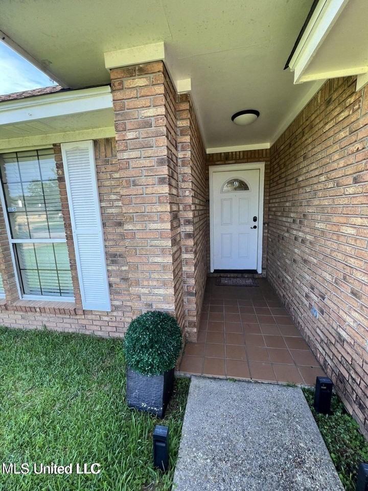 2617 Palmer Dr - Photo 3 of 16