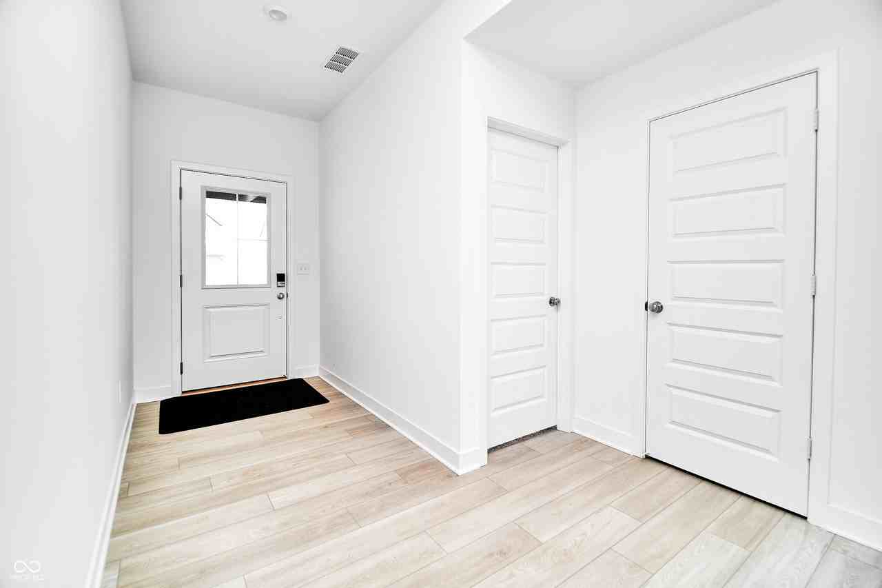 8603 Georgina St - Photo 5 of 50