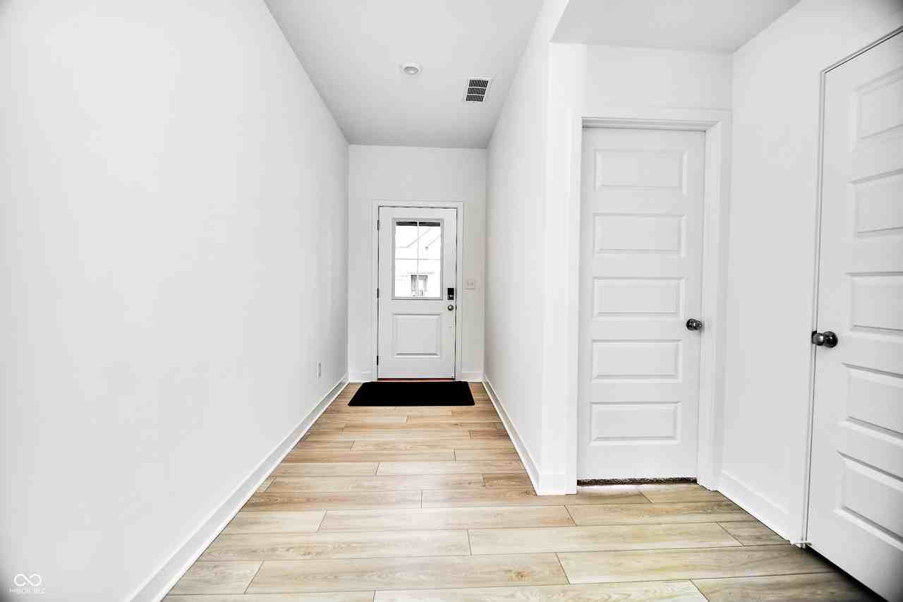 8603 Georgina St - Photo 6 of 50