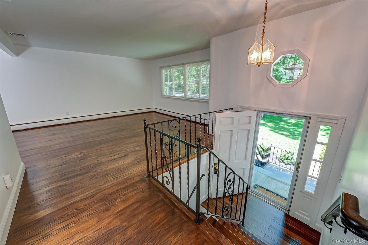 26 Valleywood Rd - Photo 3 of 24