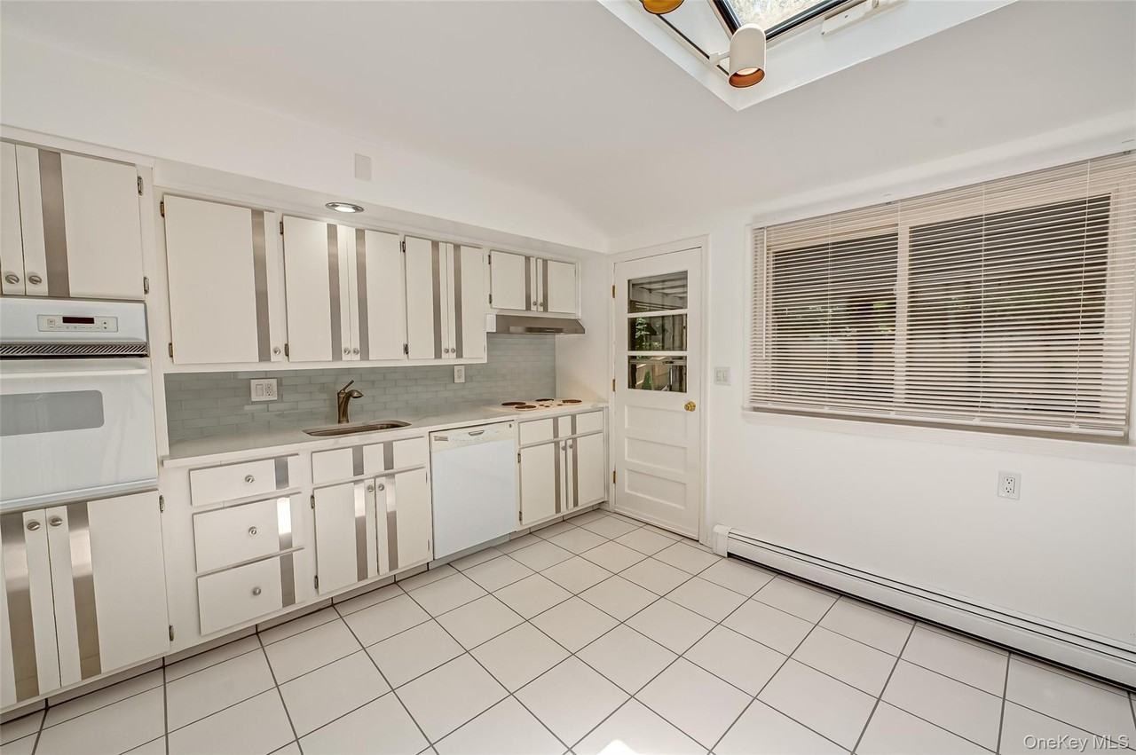 26 Valleywood Rd - Photo 7 of 24