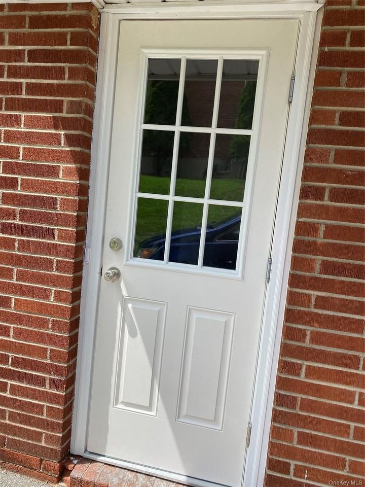48 S Middletown Rd Apt A - Photo 2 of 9