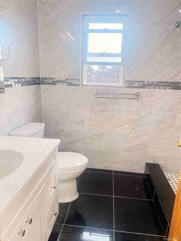 572 Decatur St - Photo 5 of 6