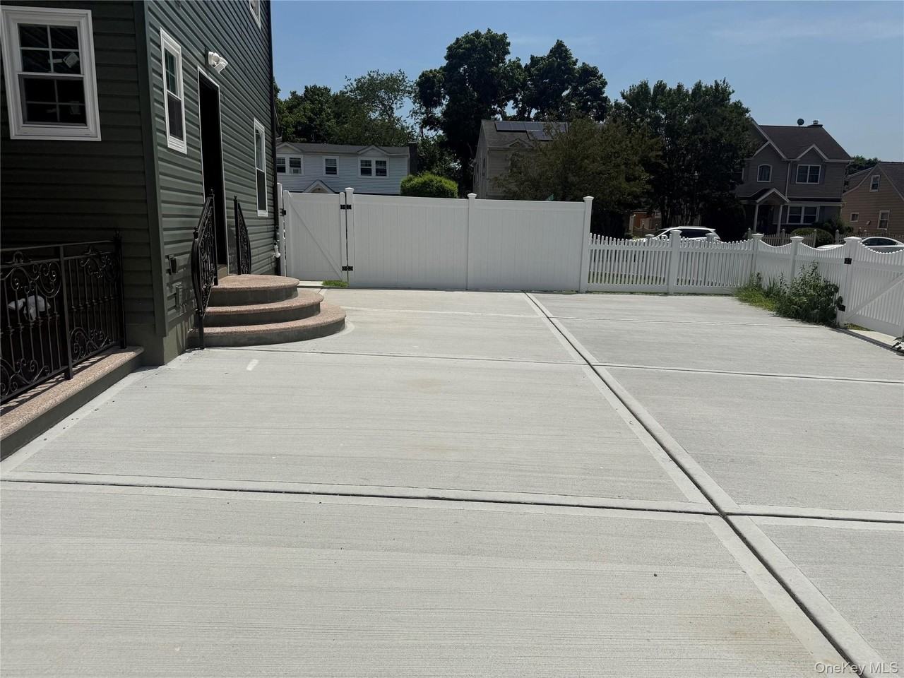 572 Decatur St - Photo 6 of 6
