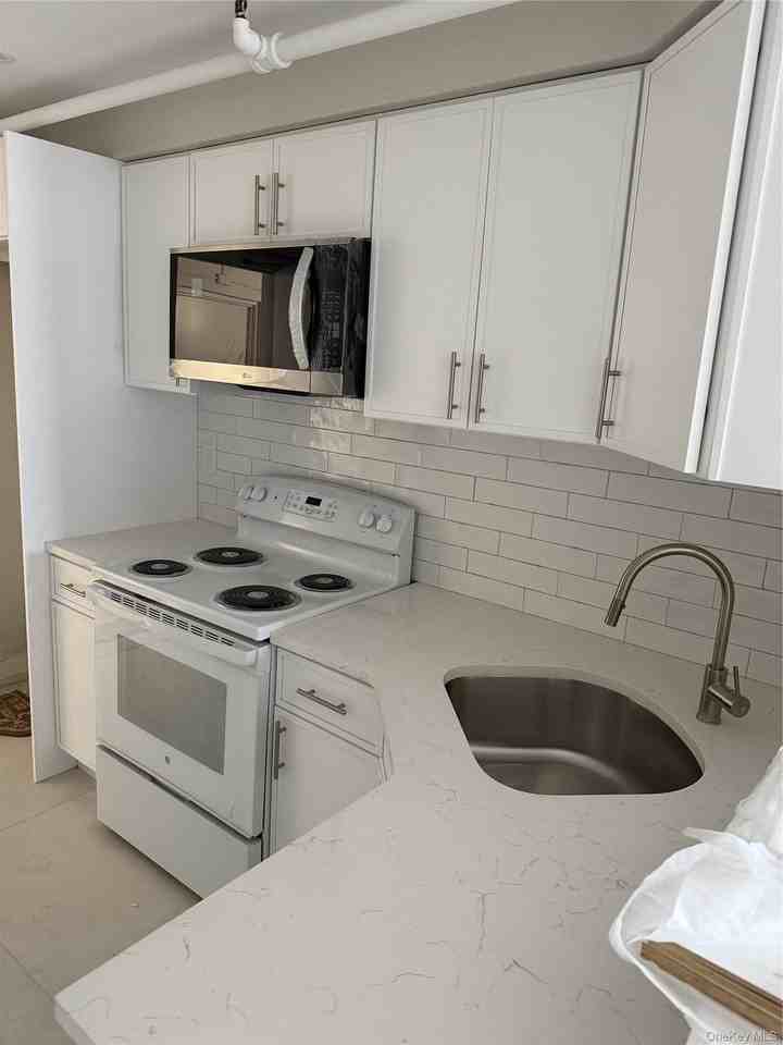 320 Post Ave #3A - Photo 2 of 13