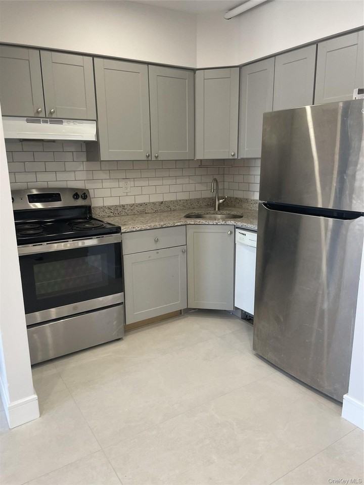 320 Post Ave #3A - Photo 3 of 13