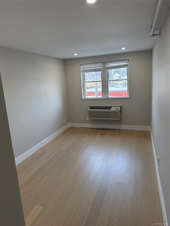 320 Post Ave #3A - Photo 4 of 13