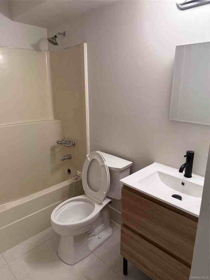 320 Post Ave #3A - Photo 5 of 13