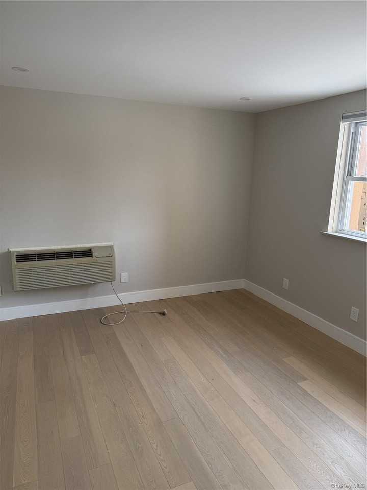 320 Post Ave #3A - Photo 7 of 13