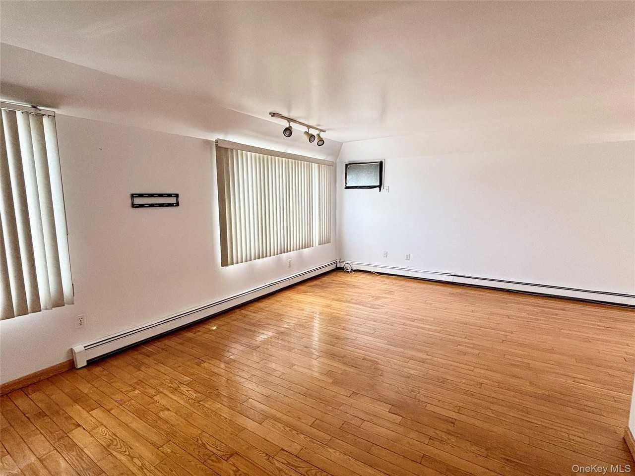 17745 Meadow Rd #2ndFL - Photo 3 of 12