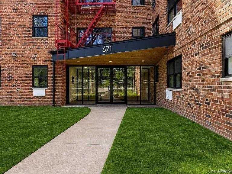 671 Bronx River Rd #LG