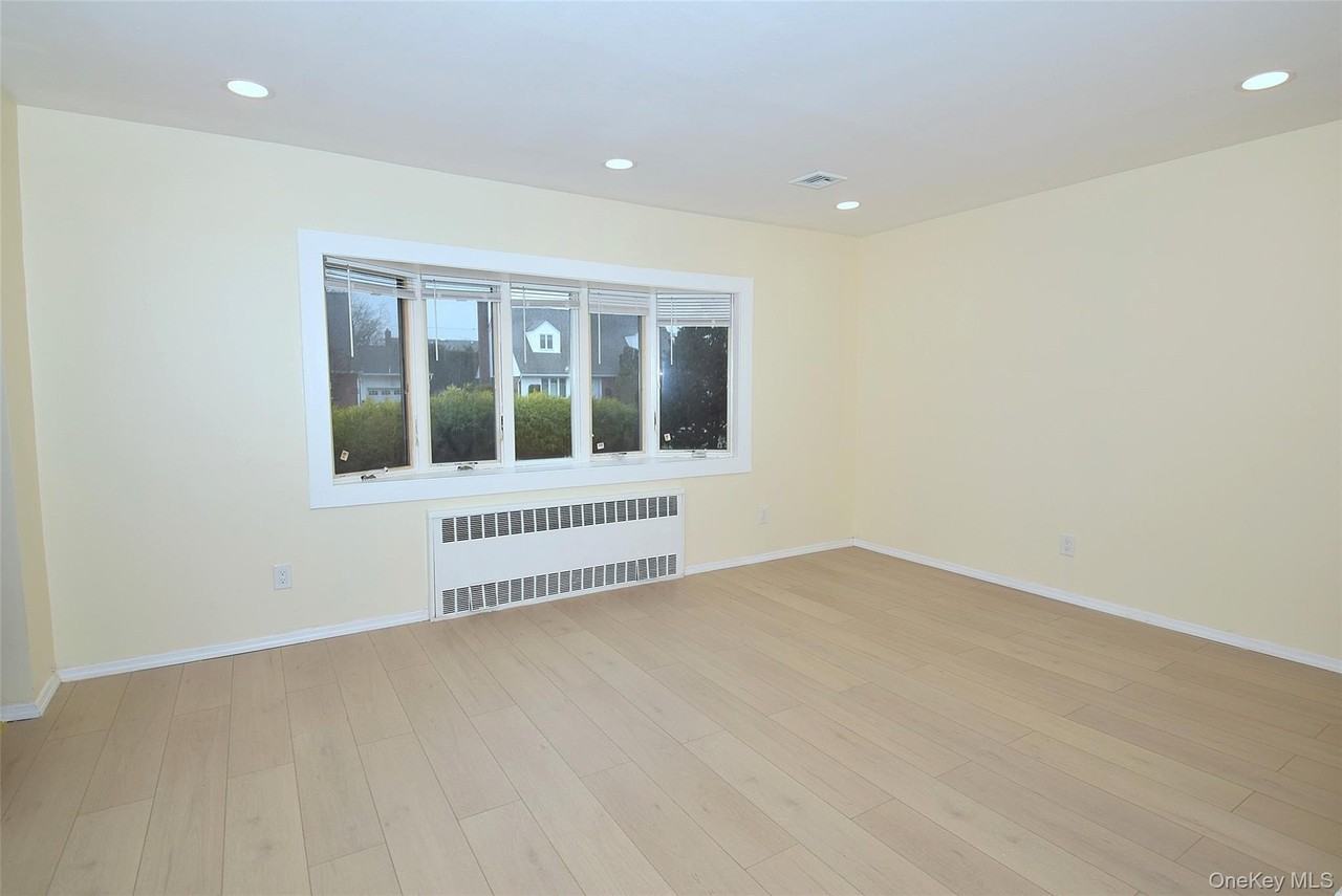 37 Amby Ave - Photo 2 of 13