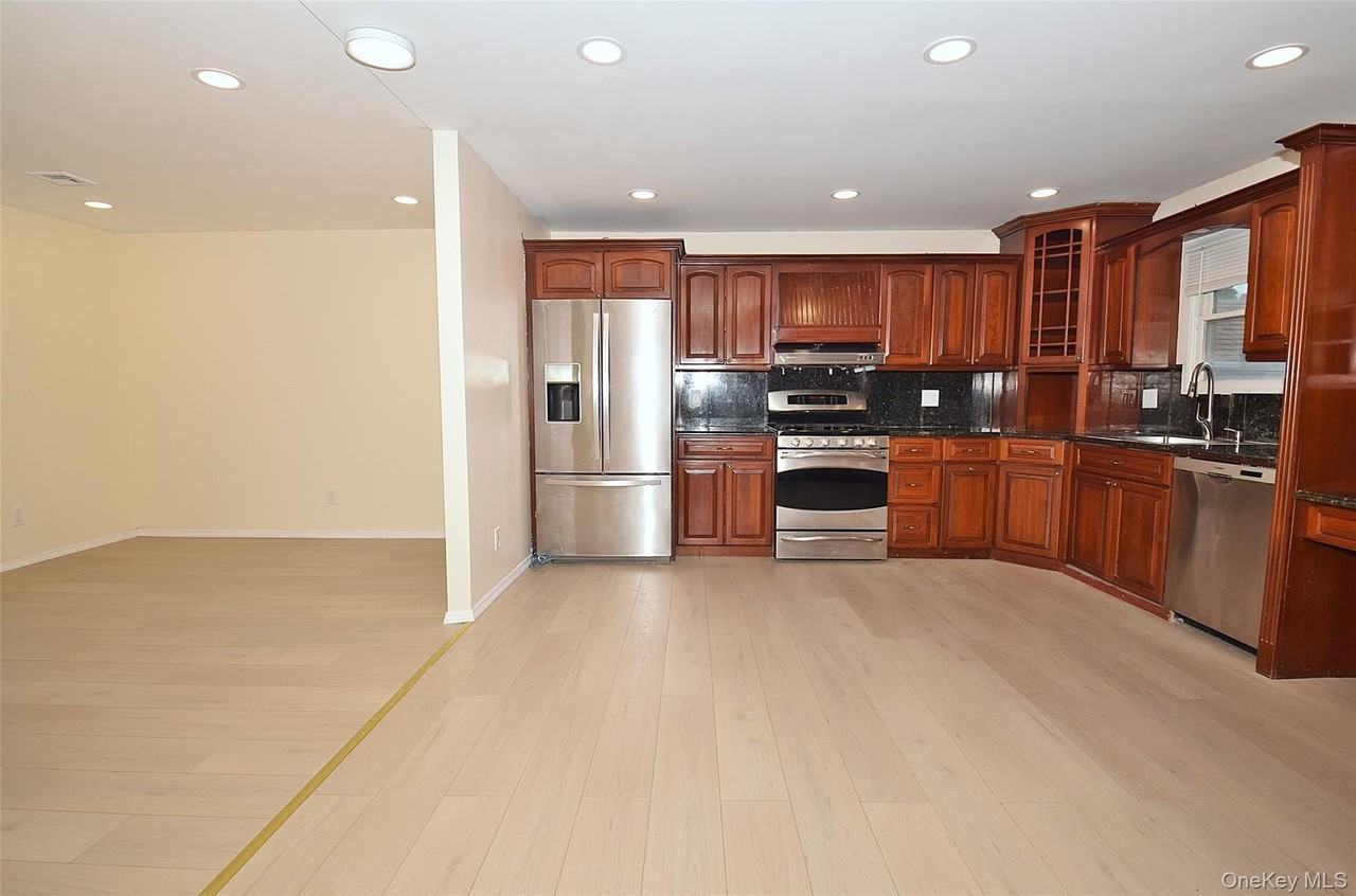 37 Amby Ave - Photo 5 of 13